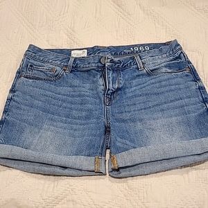 Gap 1979 sexy boyfriend  shorts